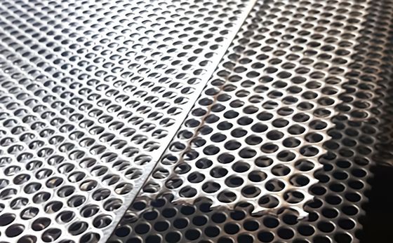 Il foro rotondo perforato ASTM del piatto di acciaio inossidabile di AISI SS321 ha perforato lo strato